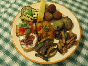 Typical food#https://www.trattoriafilippuepanaru.it/cucina-tipica-salentina.html